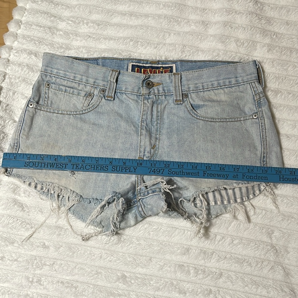 Levis 511 Vintage Shorts | Size 32 - Picture 11 of 13